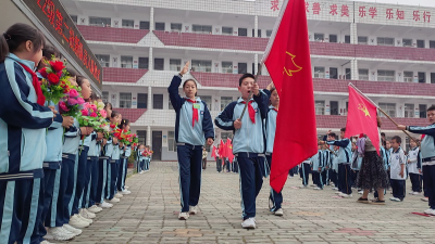 应城市实验小学372名学生加入中国少年先锋队