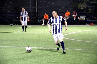 应城市政府足球联队与应城市公安局足球队举行友谊赛
