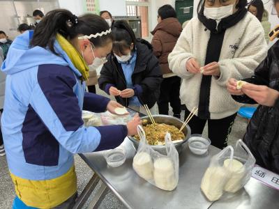 冬至到   幸福绕   应城特校师生弘扬传统包水饺