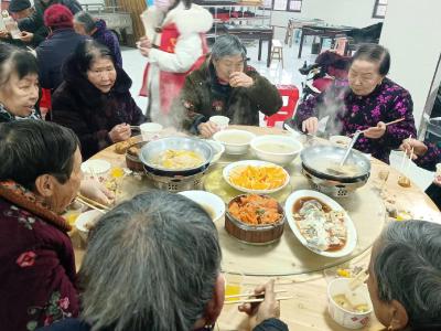 应城四里棚：100余位老人齐聚幸福食堂    有滋有味迎新年