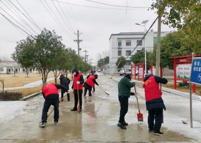 应城市南垸：机关干部齐上阵 铲雪除冰保畅通