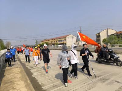 杨河镇志愿者欢声笑语健步行