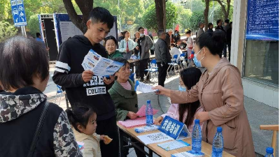 应城举行“民营企业服务月”五一招聘会