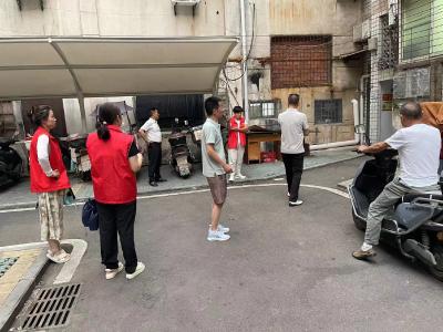 应城城中街道光明社区开展电动自行车夜查行动