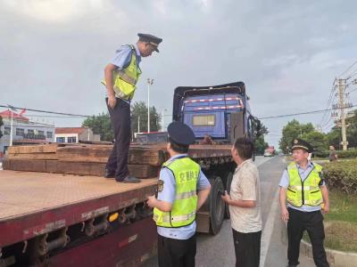 孝感应城联合执法  构建安全畅通有序交通运输环境