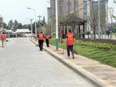 环境卫生大扫除 文明创建再前进