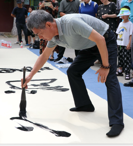 向端午祈福 为祖国庆生  应城市20余名书法家长卷抒写爱国诗文