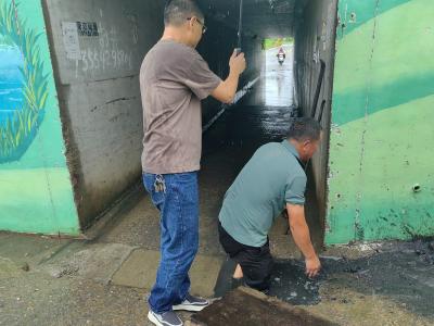 应城长江埠街道：及时疏通涵洞积水   确保群众出行