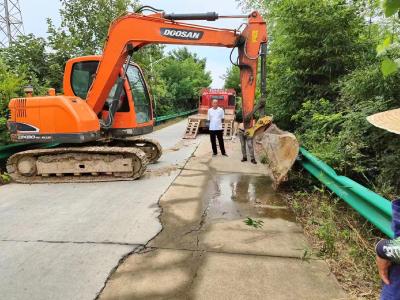 应城市四里棚街道修复破损水管解民忧