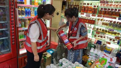 应城市城中街道古城社区开展节前门店消防排查活动