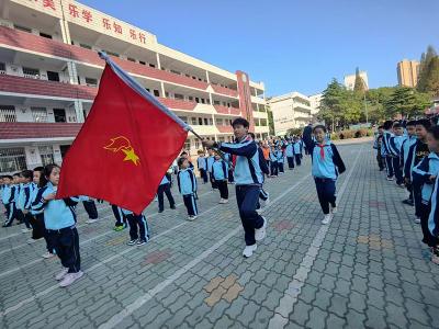 应城市实验小学336名学生光荣加入中国少年先锋队