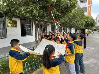 应城市蒲阳小学学生制作创意桂花手工