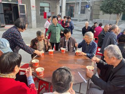 应城市长江埠街道永乐街社区：九九重阳节 饺子暖人心