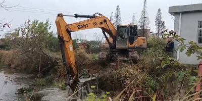 应城市陈河镇：清理河道淤泥，守护碧水清流