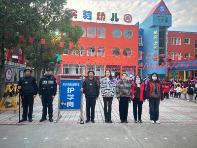 “警”然有序  全力护苗——应城市实验幼儿园坚持进行“警校家护学岗”工作