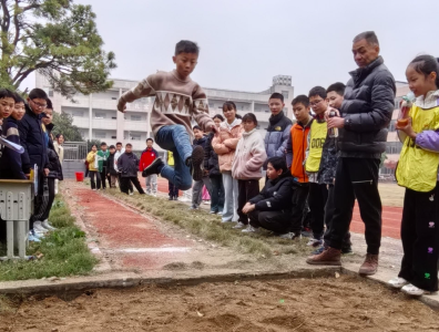 应城市陈河镇中心小学冬季趣味运动会让师生“乐在其中”