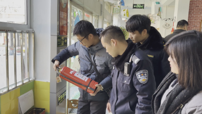 《蒲城快讯》应城市城中街道站好“护学岗” 护航开学季