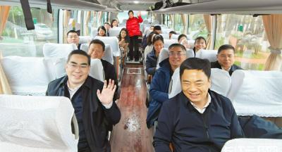 2025全国两会，湖北代表团出发赴京！                                                       