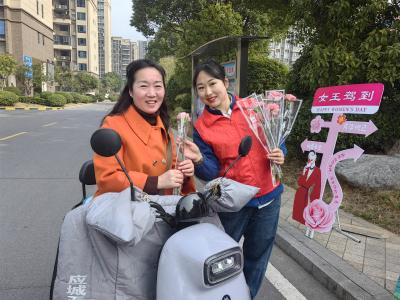 碧桂园服务应城分公司“三八”妇女节为业主贴心送惊喜