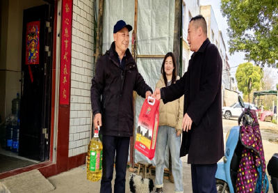 危急时刻   应城 “60后”老党员追停失控汽车