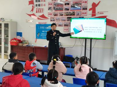 应城儿童服务站上起“3·15”宣传课