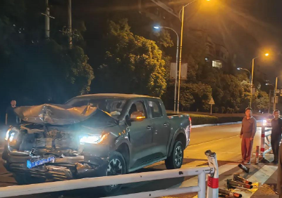 湖北赤壁：医者仁心！夜幕下的暖心救援