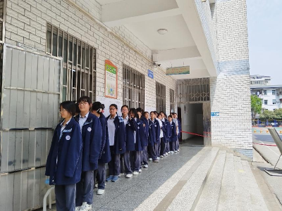 应城市顺利完成2025年理化生实验操作中考标准化考试