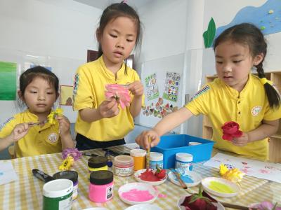 花影童画   拓印春光   应城让自然美育在幼儿心中发芽