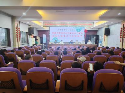 应城市实验初中中考英语听说考试推行教科书式组考