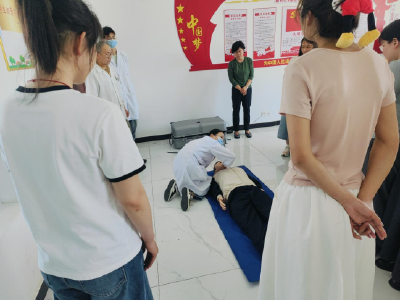 “救”在身边     应城市黄滩镇幼儿园教师集中学习急救知识