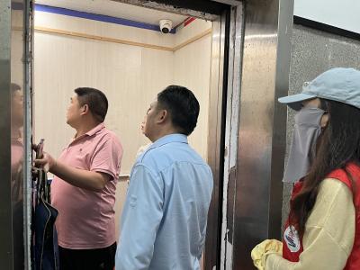 应城市城中街道新河社区:开展小区电梯专项检查  保障居民乘梯安全