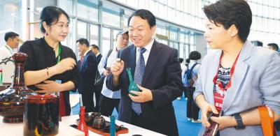 26个重点项目现场签约   1高端酒店项目将1:1复刻江汉关钟楼
