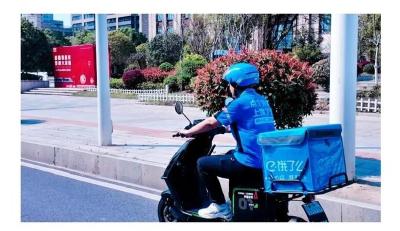 黄石“95后”干部送外卖