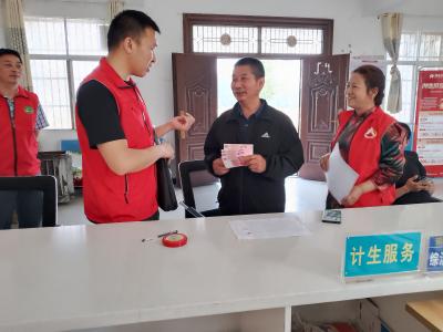 应城市田店镇计生协会：“粽”情端午 心系特殊家庭