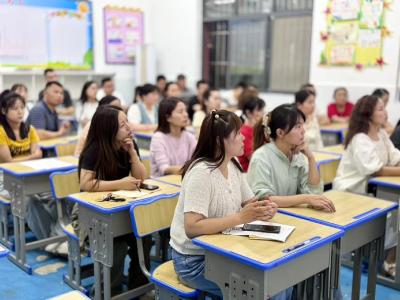 应城市蒲润实验学校召开防溺水专题家长会