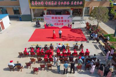 应城市老年大学艺术团走进康馨养老院庆"五一"
