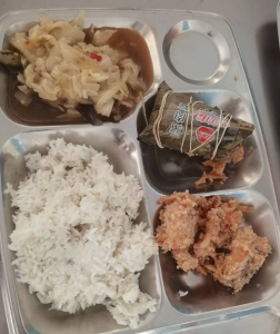 应城市陈河初中：端午佳节  ， 为学生加“粽”