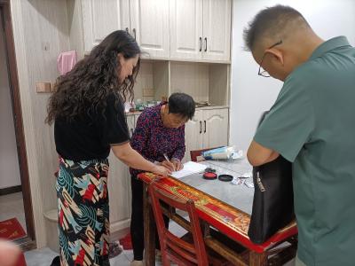 应城市城中街道开展端午节走访慰问社区计生特扶家庭活动