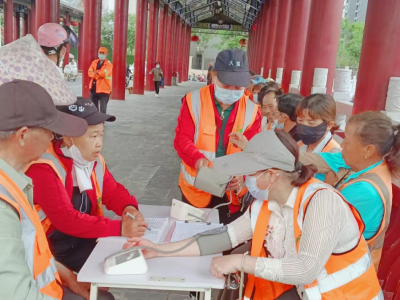 应城市环卫服务中心：“血压检测+防暑保障”为环卫工人健康“双把关”