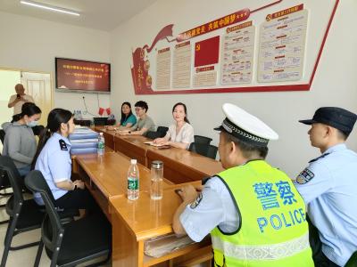 应城市黄滩镇中心小学开展“六一”前校车司机面对面宣传活动