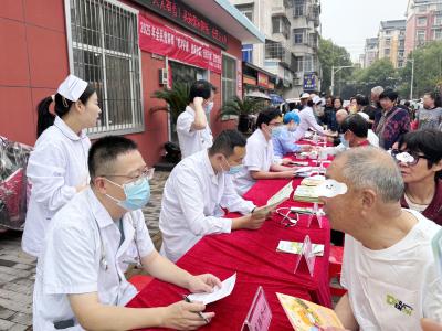 应城市人民医院“全民营养周”健康咨询义诊活动进社区