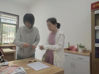 应城城中街道碾屋社区端午慰问情暖特扶家庭