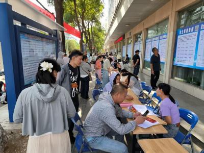家门口就业“直通车”高效驶达   应城招聘会硕果累累