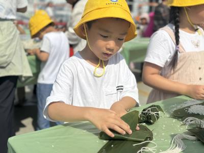 粽香满蒲阳 应城市城中街道千人包粽共赴端午之约