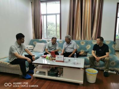 湖北蒲昇交通建设集团走访慰问“光荣在党50年”老党员
