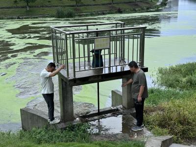高考遇上强降雨   应城城中街道星星社区查险排涝护平安