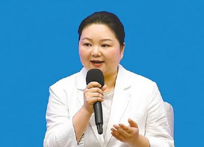 弘扬三大精神 奋力建成支点丨16年讲解1万多场 大别山精神传四方 红安女讲解员程星走上国新办发布厅