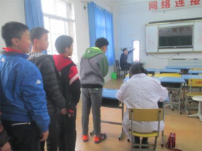 市二医院爱眼护眼公益活动走进四里小学