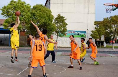 赵棚镇中与涢东学校举行篮球友谊赛