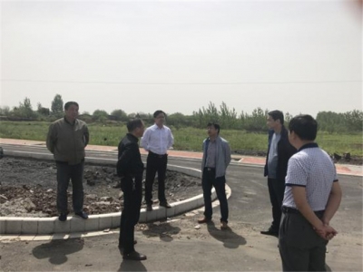 南城全体班子成员现场研究园区建设选址工作